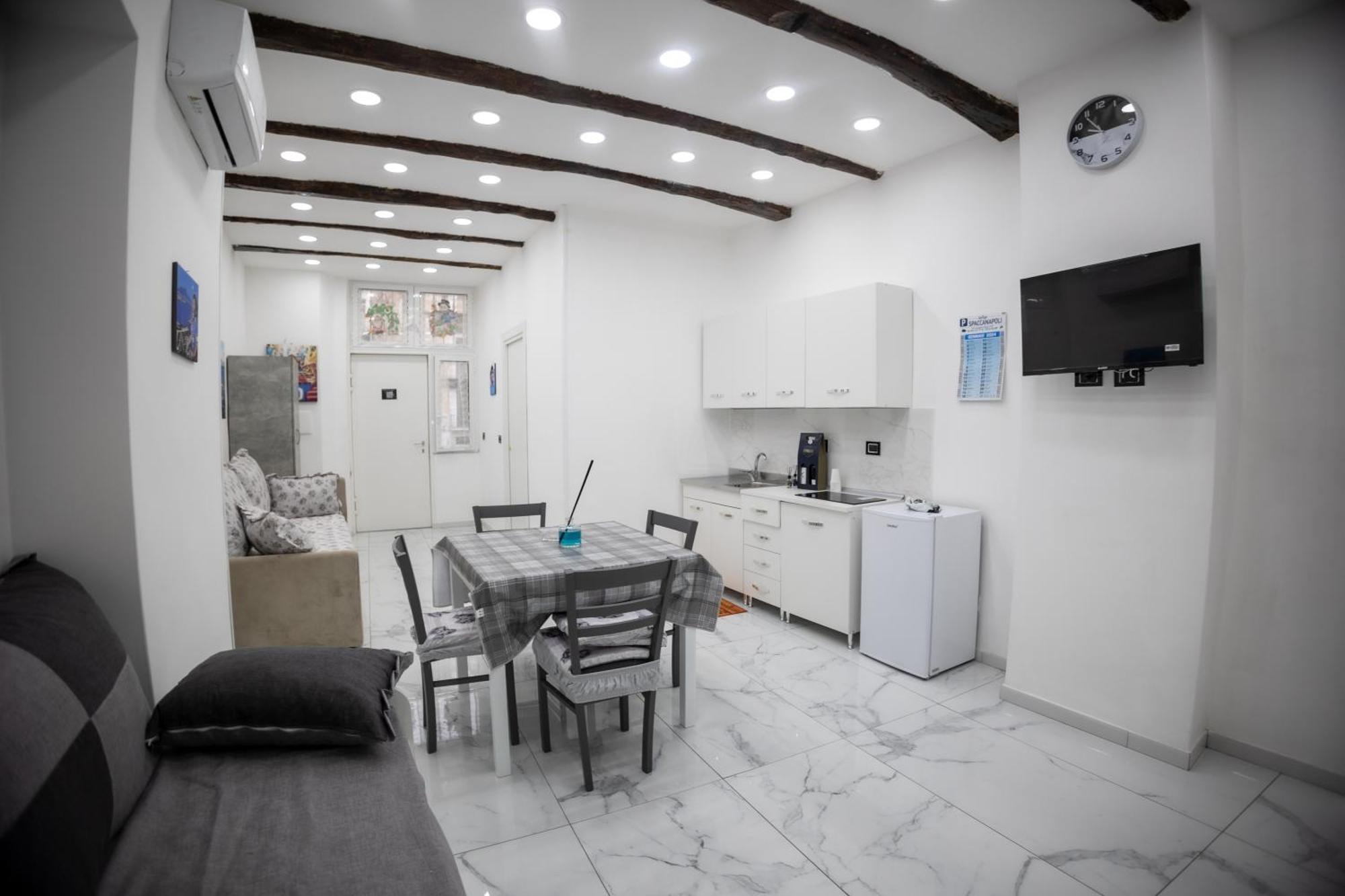 Royal Spaccanapoli Apartment *
