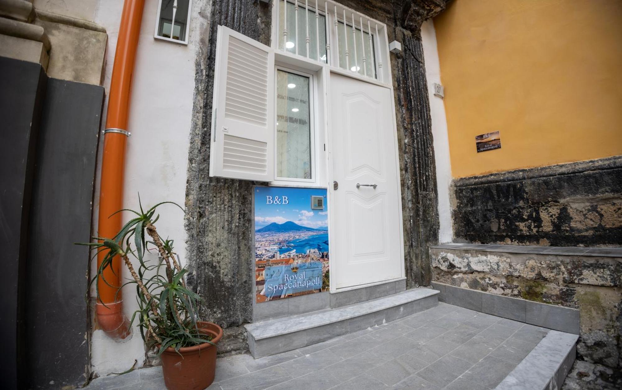 Royal Spaccanapoli Apartment Naples